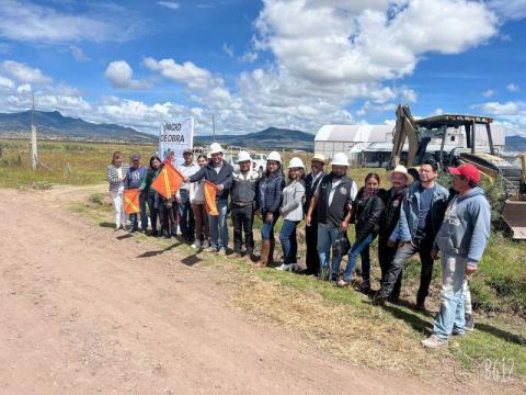 En Atlangatepec sigue el equipamiento con paneles solares a pozos de agua