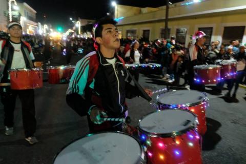 Realizan el tradicional desfile navideño en Tlaxco imagen 1