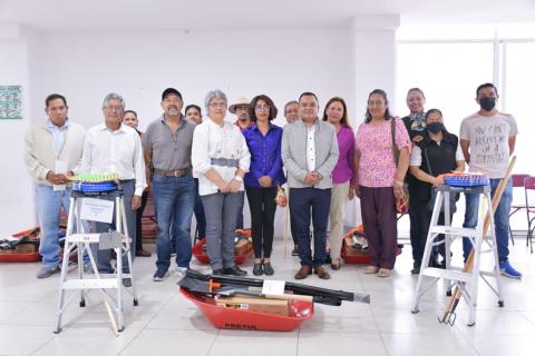Ángelo Gutiérrez entrega paquetes de herramientas a bajo costo en Apetatitlán imagen 1