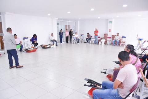Ángelo Gutiérrez entrega paquetes de herramientas a bajo costo en Apetatitlán imagen 4