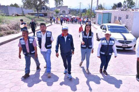 Alcalde de Apetatitlán entrega construcción de pavimento en calle Josefa Ortiz de Domínguez imagen 2