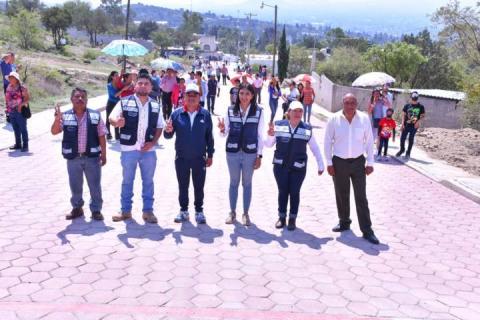 Alcalde de Apetatitlán entrega construcción de pavimento en calle Josefa Ortiz de Domínguez imagen 5