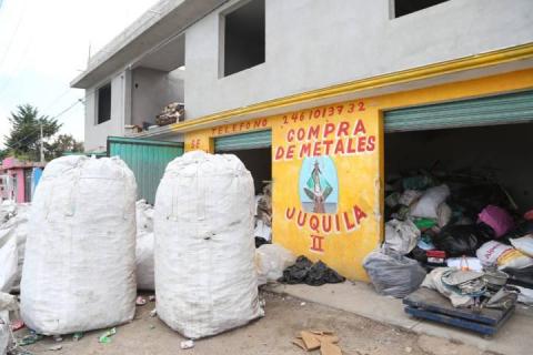 Material de reciclaje, sobre la carretera federal Tlaxcala-Texmelucan imagen 3