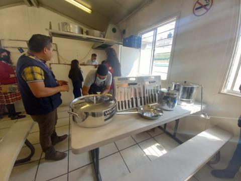 Gobierno de Apetatitlán entrega utensilios para los tres comedores que operan en las comunidades imagen 1