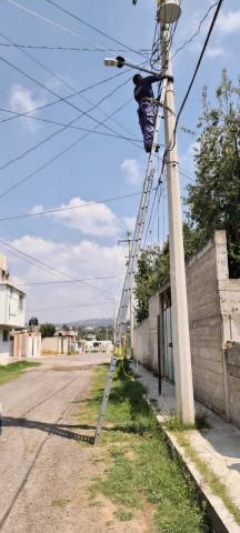 Intenso programa de rehabilitación de alumbrado público en comunidades y cabecera de Apetatitlán imagen 8