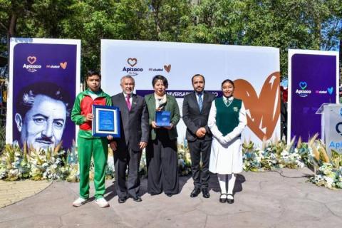 Entregan en Apizaco mérito ciudadano a la Escuela Secundaria Federal Número 1 imagen 1
