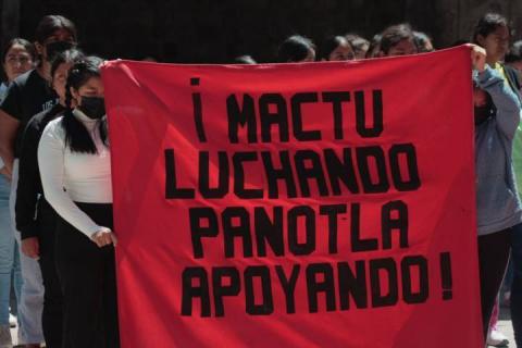 Se manifiestan normalistas de Panotla frente a Palacio de Gobierno imagen 2