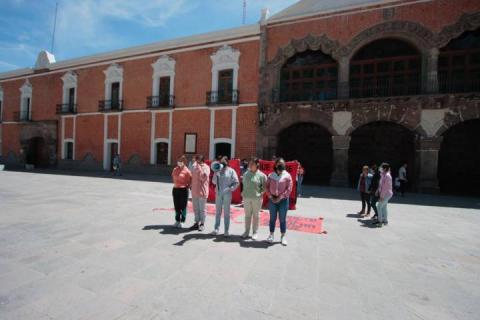 Se manifiestan normalistas de Panotla frente a Palacio de Gobierno imagen 6