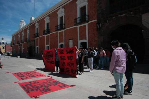 Se manifiestan normalistas de Panotla frente a Palacio de Gobierno imagen 7