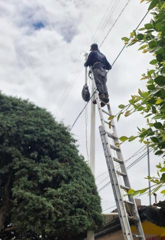 Apetatitlán se beneficia con la colocación y rehabilitación de luminarias imagen 2