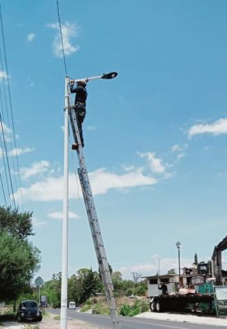 Apetatitlán se beneficia con la colocación y rehabilitación de luminarias imagen 5