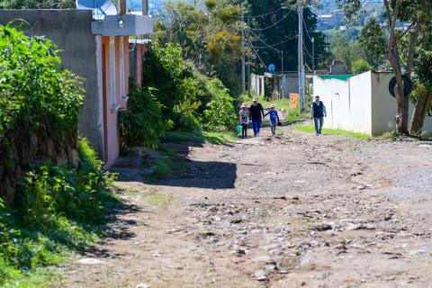 Ejecutan obra de drenaje en la calle Zahuapan en la comunidad de Belén Atzizimititlán imagen 8