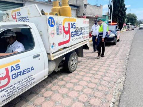 Ayuntamiento de Apetatitlán realiza operativos a unidades que distribuyen gas LP imagen 2