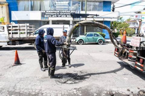 Cuadrillas especiales se encuentran bacheando diferentes calles de Apizaco imagen 1