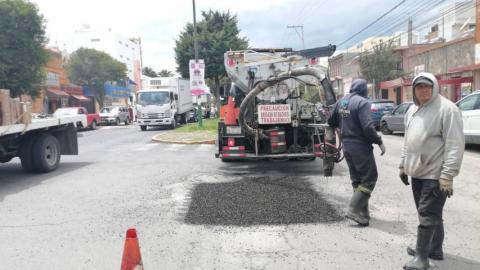 Cuadrillas especiales se encuentran bacheando diferentes calles de Apizaco imagen 7