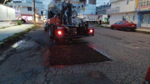 Cuadrillas especiales se encuentran bacheando diferentes calles de Apizaco imagen 8