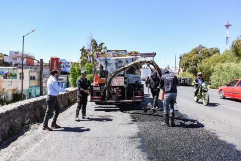 Continúan trabajos de bacheo en Apizaco imagen 1