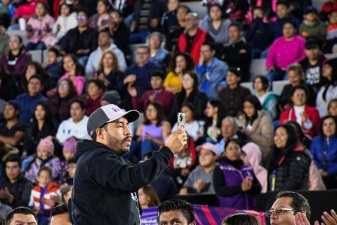 Gran ambiente se vivió durante el partido de voleibol en Apizaco imagen 2
