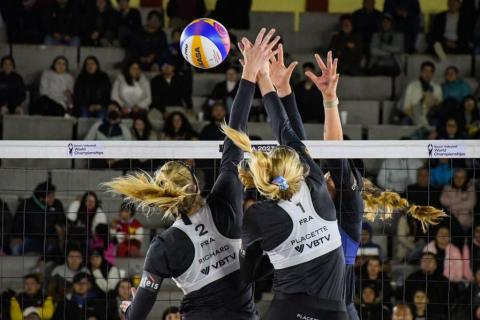 Gran ambiente se vivió durante el partido de voleibol en Apizaco imagen 5