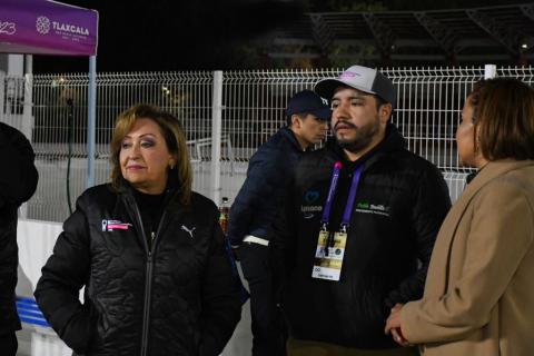 Gran ambiente se vivió durante el partido de voleibol en Apizaco imagen 11