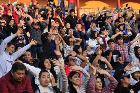 Partidos de octavos de final de voleibol se viven al máximo en Apizaco imagen 5