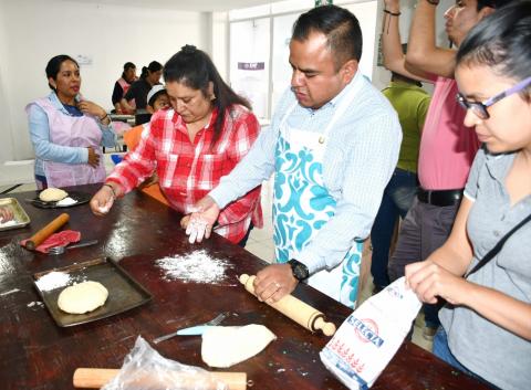 Un éxito el taller de cocina tradicional, nutritiva, creativa y repostería en Apetatitlán imagen 1
