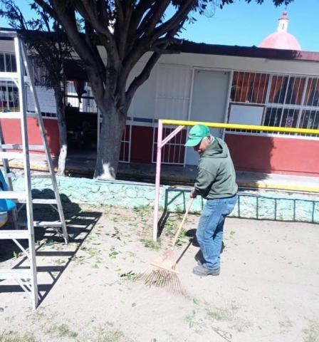 Gobierno de Apetatitlán mantiene poda y limpieza de áreas verdes para seguridad de los ciudadanos imagen 4