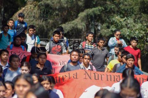 Honran normalistas de Panotla a compañera imagen 4