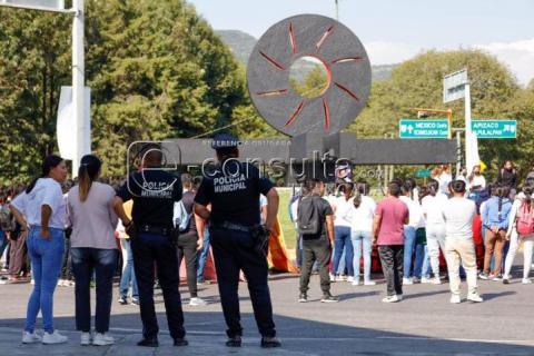 Honran normalistas de Panotla a compañera imagen 5
