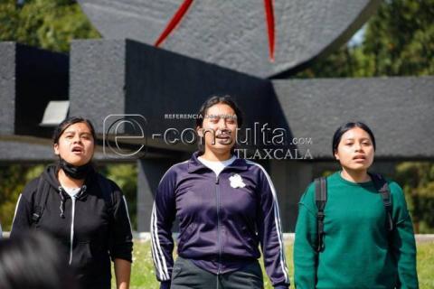 Honran normalistas de Panotla a compañera imagen 8