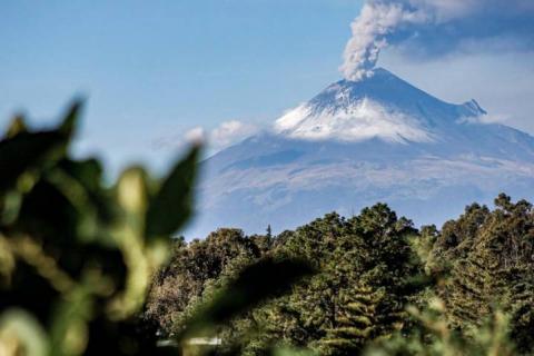 Con actividad amanece volcán Popocatépetl imagen 2