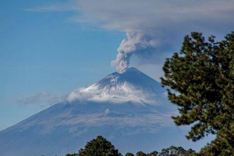 Con actividad amanece volcán Popocatépetl imagen 3