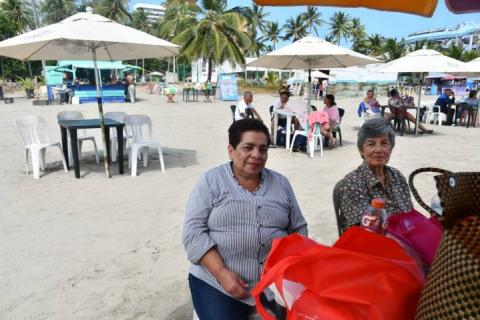 Apapachan a decenas de abuelos en Apetatitlán imagen 7