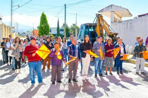 Arranca obra de pavimento en calle Allende de la comunidad de Tecolotla - Apetatitlán imagen 2