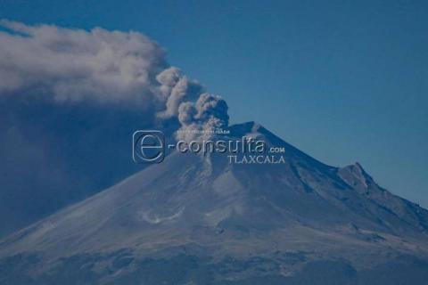 Continúa actividad del volcán Popocatépetl imagen 1