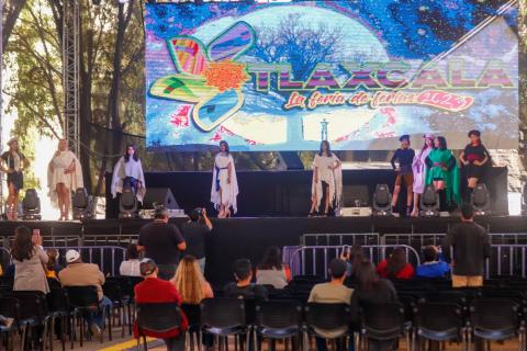 Presentan pasarela artesanal “Moda y Esencia” en “Tlaxcala, La Feria De Ferias 2023” imagen 5