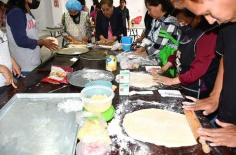 Gran éxito el taller de cocina tradicional, nutritiva, creativa y repostería en Apetatitlán imagen 4