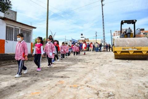 Alcalde de Apizaco arranca obra en calle Iztaccíhuatl imagen 1