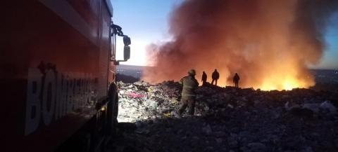 Atiende gobierno estatal brote de incendio en relleno sanitario de Panotla imagen 1