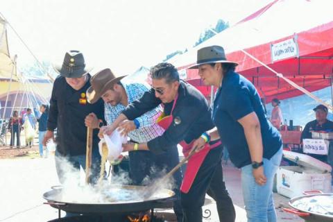 Alcalde encabeza el Festival de Paellas en Apizaco imagen 3