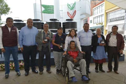 Gestión de Javier Rivera Bonilla beneficia a familias apizaquenses con el programa “Tinacos para tu Vivienda” imagen 1