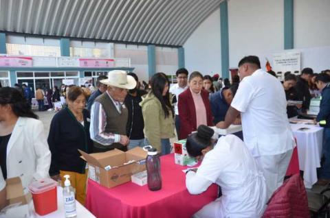 Celebra Tlaltelulco primera feria del migrante y del indígena imagen 1