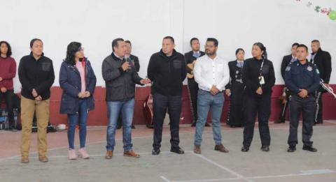 Entrega uniformes a policias, Idelfonso Carro Roldán en Panotla imagen 1