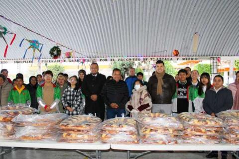 El Presidente Idelfonso Carro Roldán lleva alegría a las escuelas de Panotla y sus comunidades imagen 1