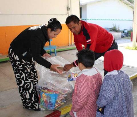 El Presidente Idelfonso Carro Roldán lleva alegría a las escuelas de Panotla y sus comunidades imagen 4