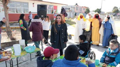 Alcaldesa de Contla entrega juguetes a niños y niñas en su regreso a clases imagen 1