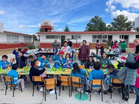 Alcaldesa de Contla entrega juguetes a niños y niñas en su regreso a clases imagen 5