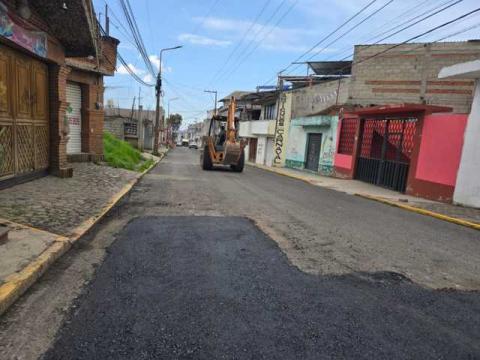 Gobierno de Papalotla retoma trabajos de bacheo, tras pausa por lluvias imagen 1