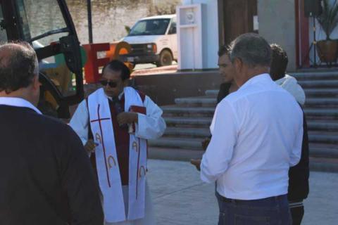 Atlangatepec fortalece su infraestructura municipal con entrega de maquinaria y vehículo imagen 3