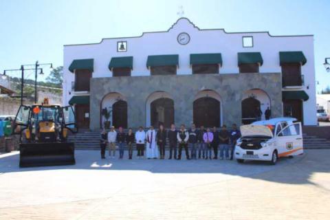 Atlangatepec fortalece su infraestructura municipal con entrega de maquinaria y vehículo imagen 6